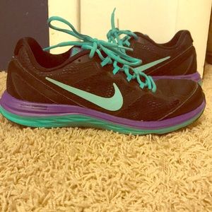 Nike dual fusion Run 3 tennis shoe